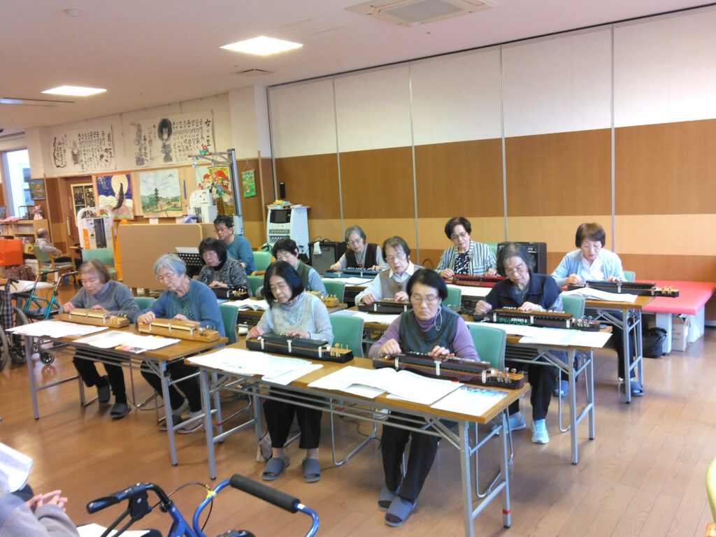 【通リハ】可愛いあの子が登場？！大正琴の演奏会♪