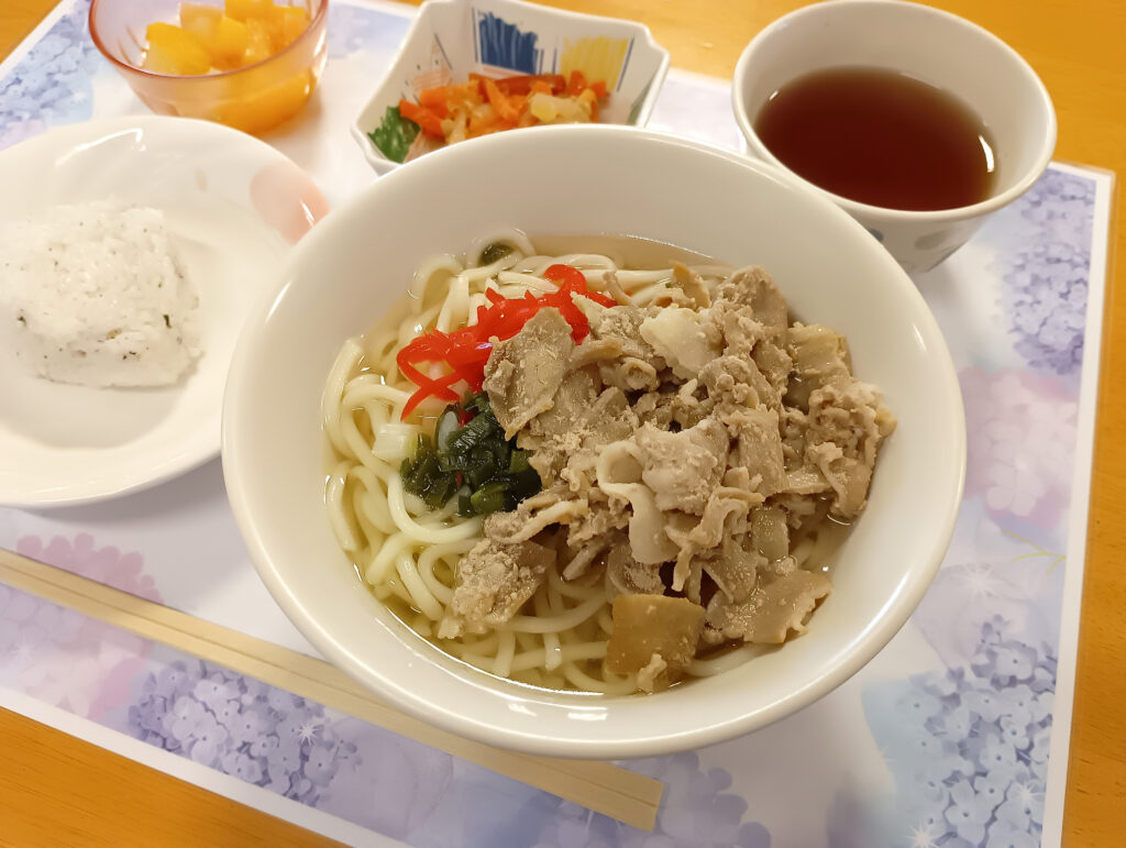 【大樹ランチ】夏バテ知らず！🌞 ソーキそばで沖縄気分を満喫しよう！