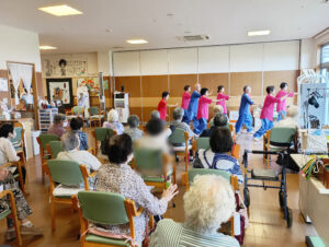 太極拳鑑賞中に自然と体が動くご利用者様
