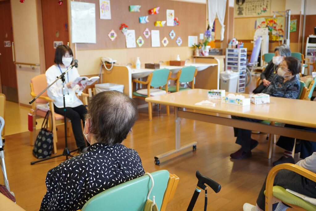 【通リハ】春の朗読会と4月のお誕生日会を行いました🌸