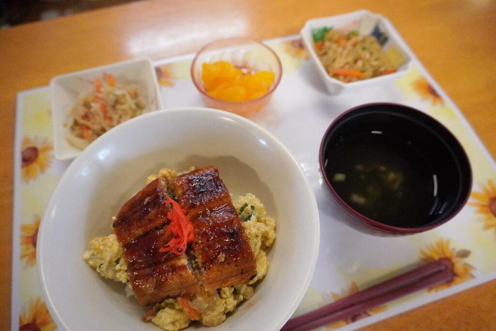 【大樹ランチ】暑い夏を乗り越えよう！土用の丑の日「うな玉丼」🐟